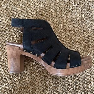 Dansko Demetra Women’s Strappy Sandals size 38